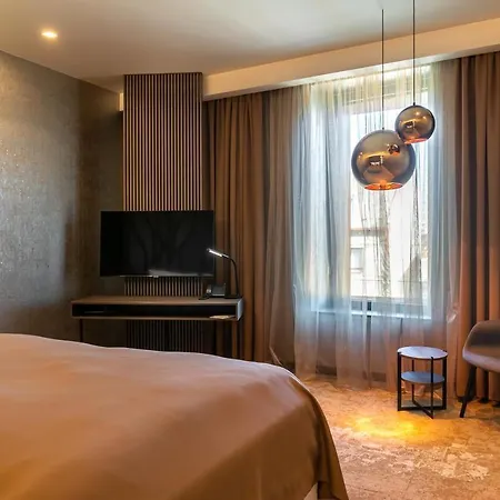 Hotel Theatre 4*