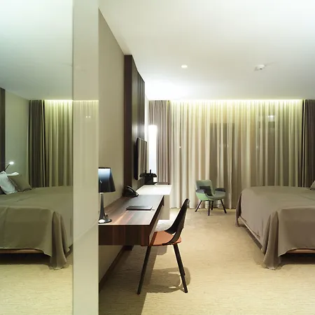 Theatre Otel 4*