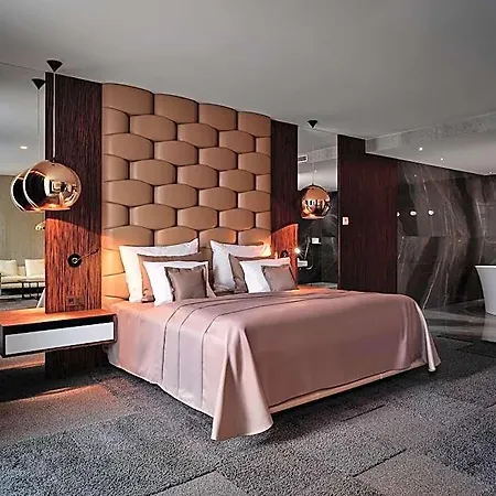 Hotel Theatre 4*