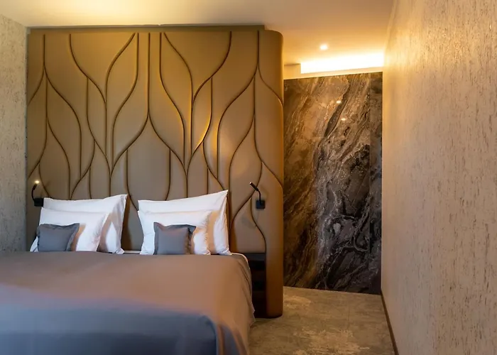 Theatre Otel 4*