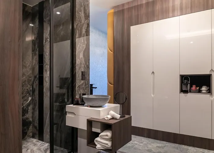 Otel Theatre 4*