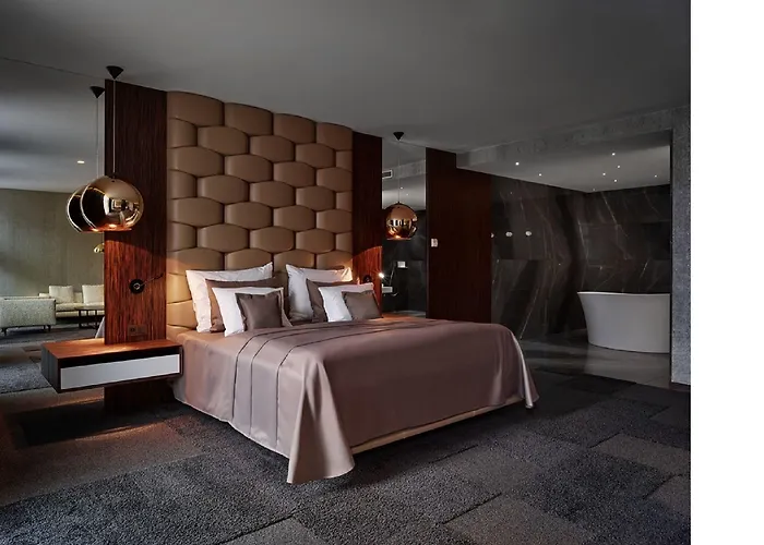 Theatre Otel 4*