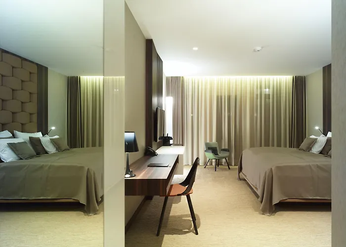 Theatre Otel 4*