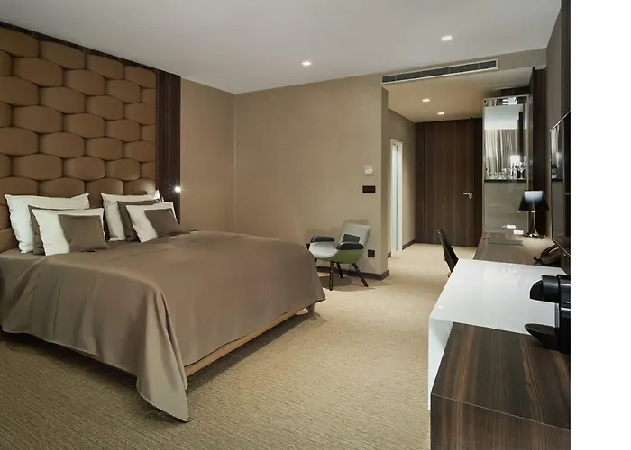 Otel Theatre 4*