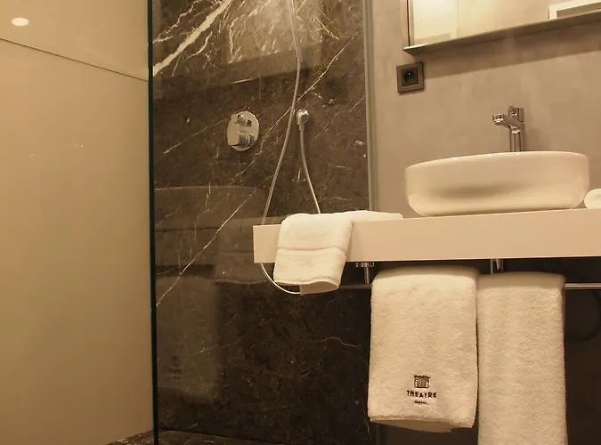 Theatre Otel 4*